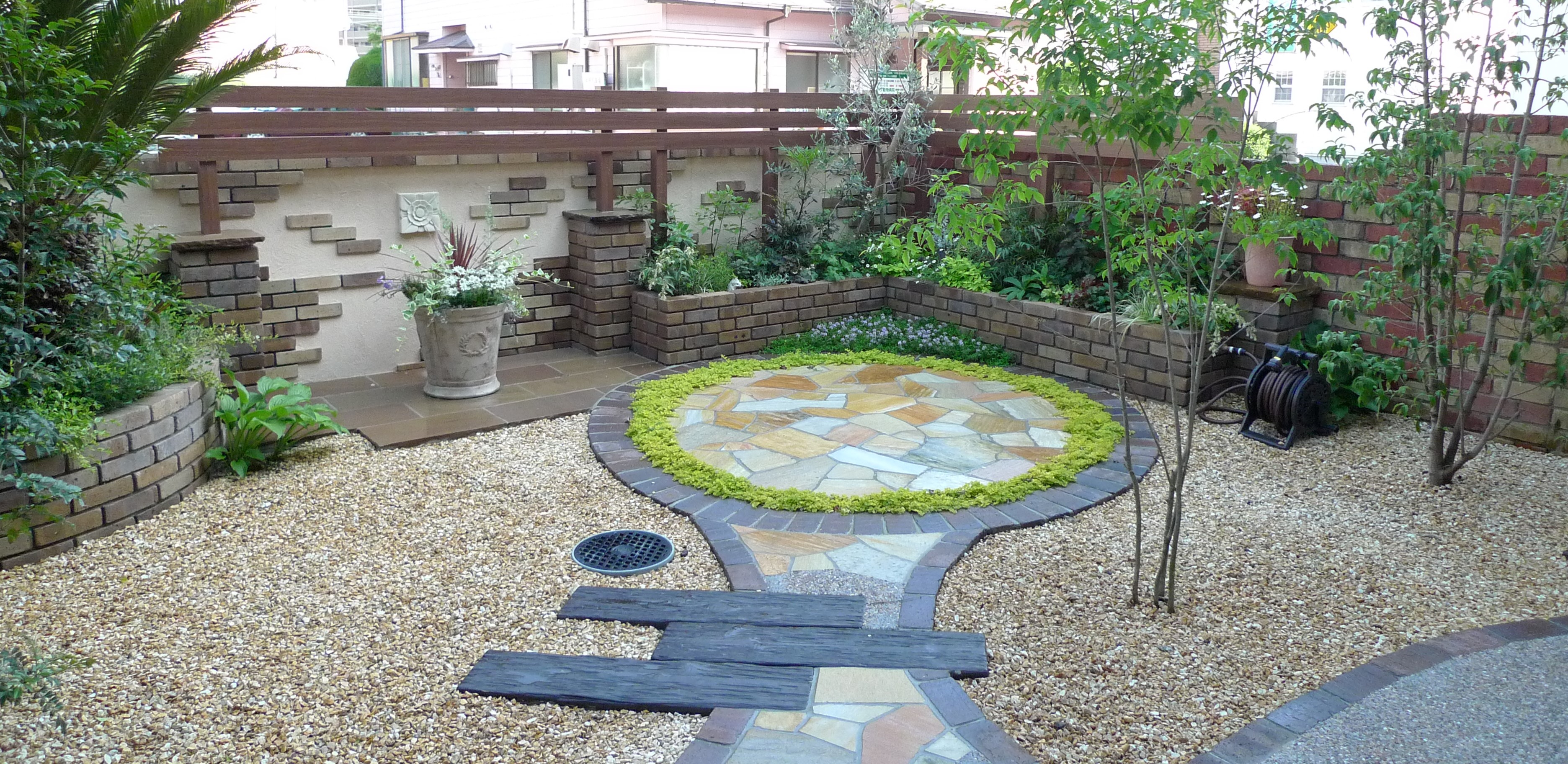 デザインパネルのあるお庭 | Palette Garden